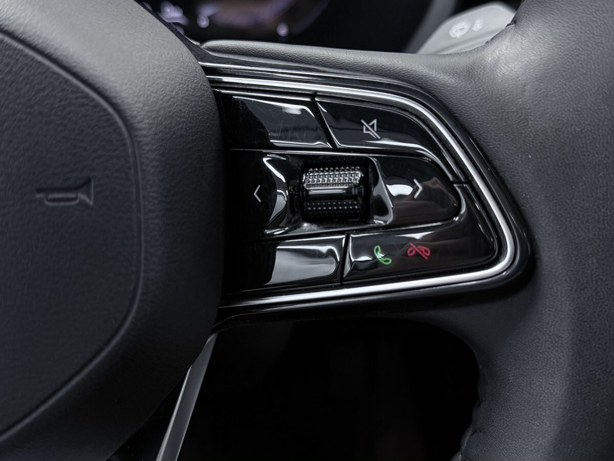 Geely Emgrand 2023 - фото автомобиля