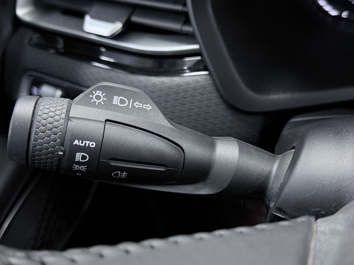 Geely Emgrand 2023 - фото автомобиля