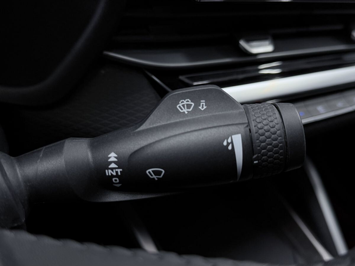 Geely Emgrand 2023 - фото автомобиля