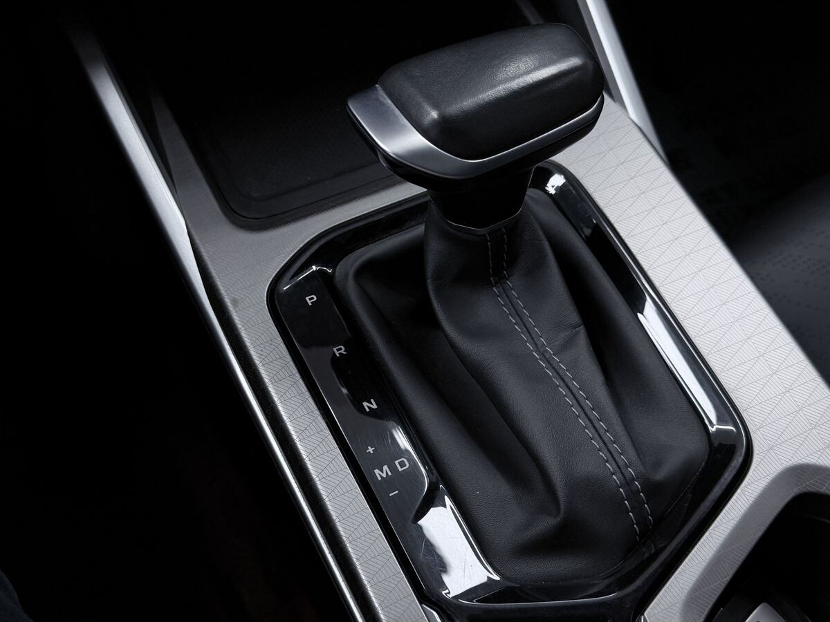 Geely Emgrand 2023 - фото автомобиля