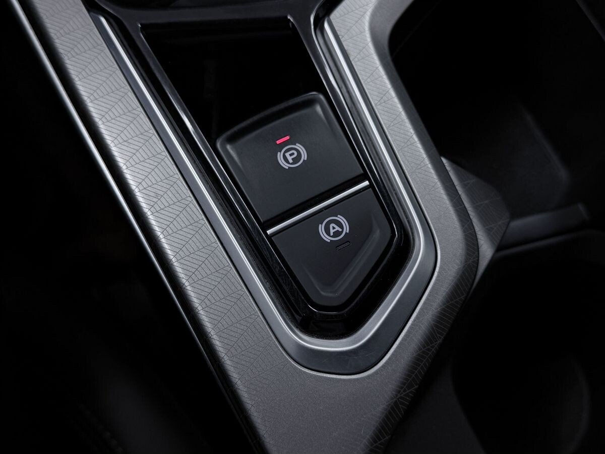 Geely Emgrand 2023 - фото автомобиля