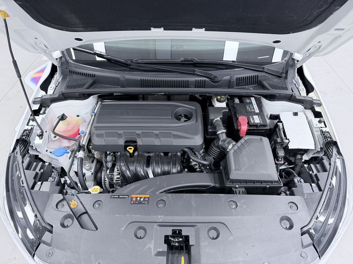 Geely Emgrand 2023 - фото автомобиля