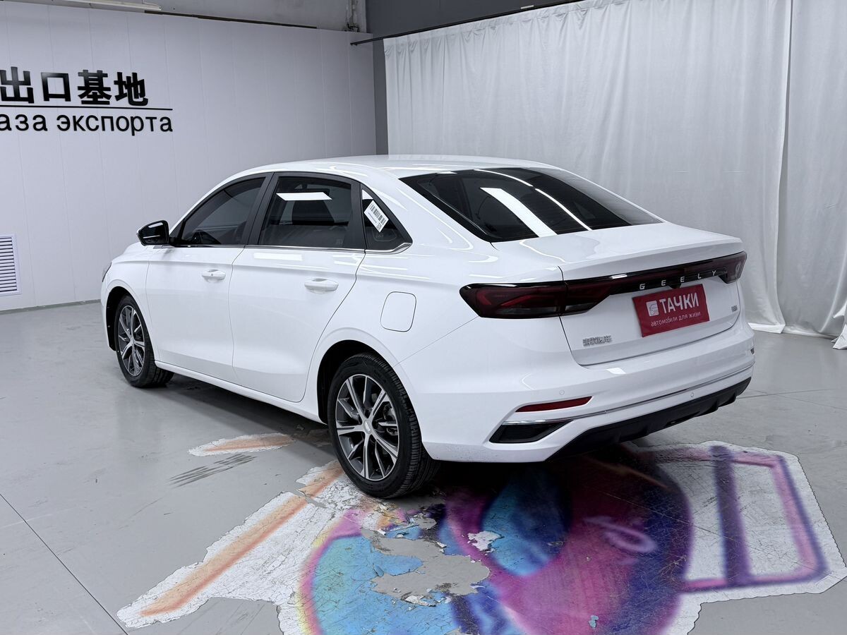 Geely Emgrand 2023 - фото автомобиля