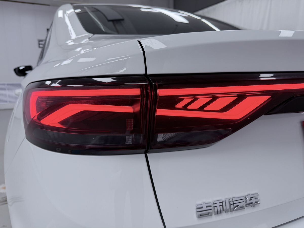 Geely Emgrand 2023 - фото автомобиля