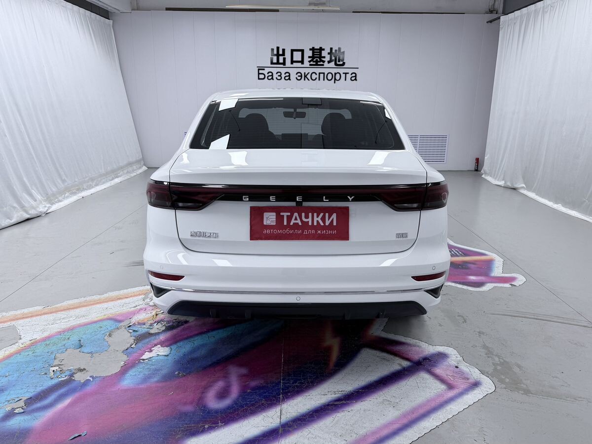 Geely Emgrand 2023 - фото автомобиля