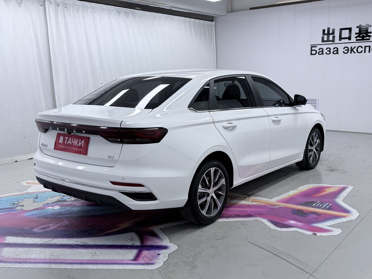 Geely Emgrand 2023 - фото автомобиля