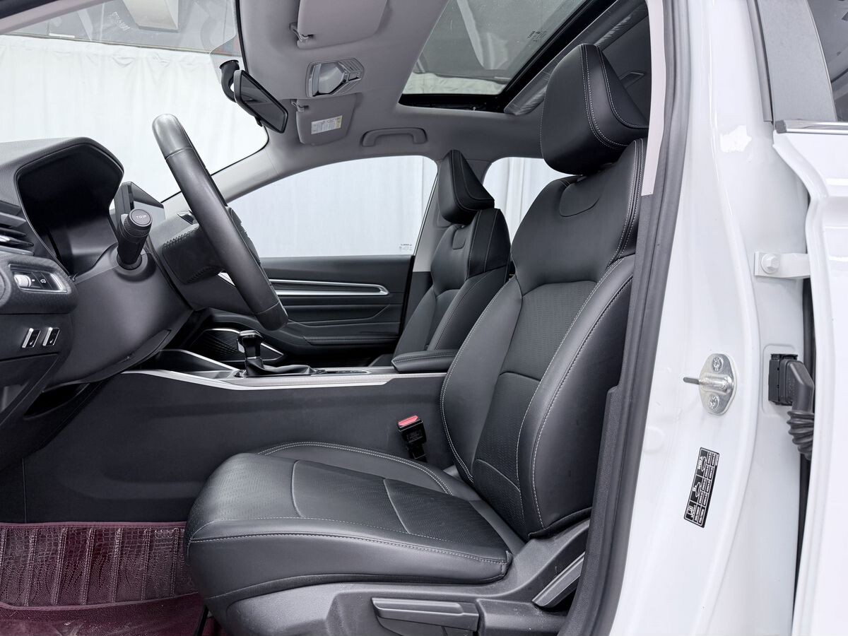 Geely Emgrand 2023 - фото автомобиля