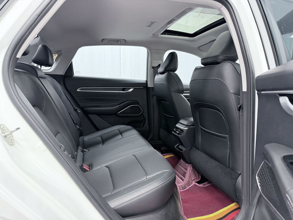 Geely Emgrand 2023 - фото автомобиля