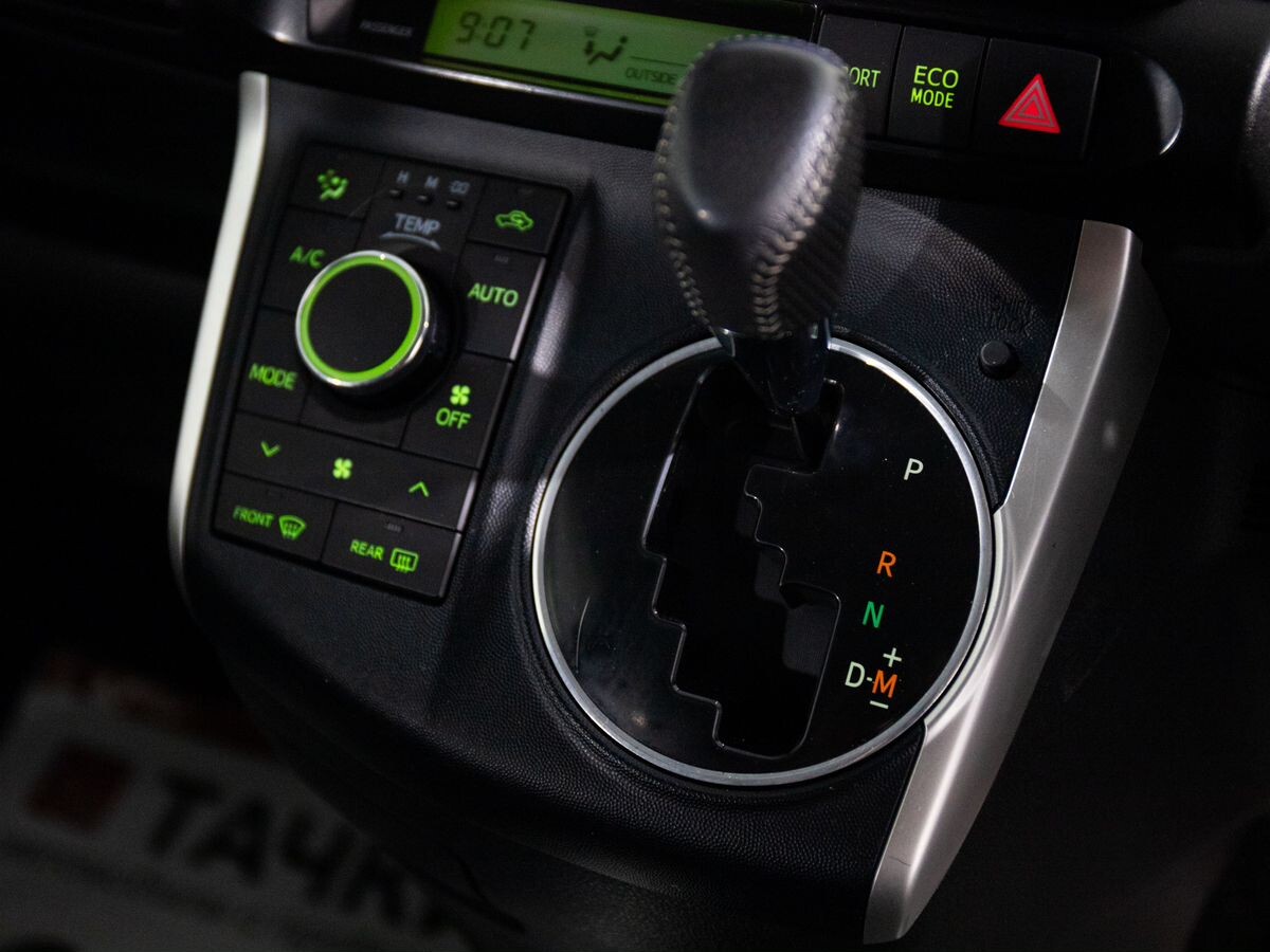 Toyota Wish 2009 - фото автомобиля