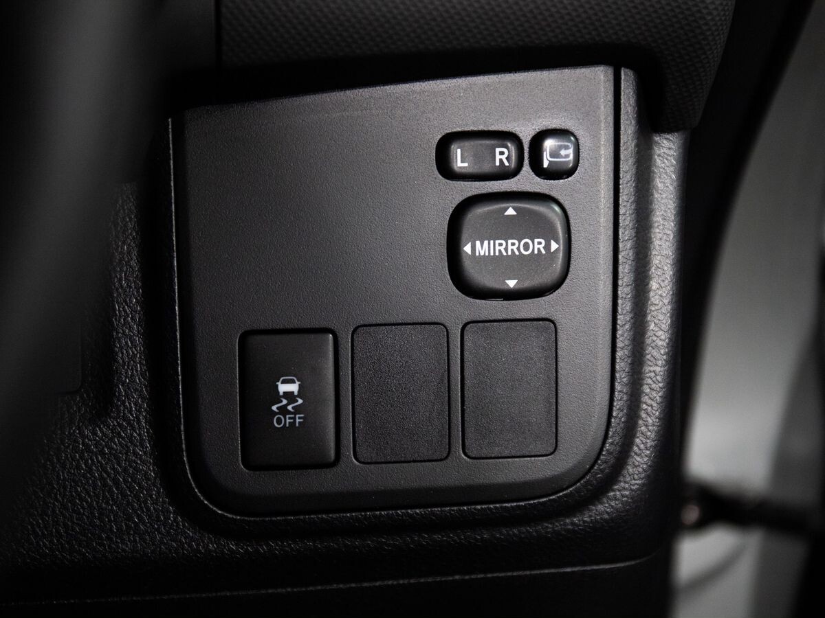 Toyota Wish 2009 - фото автомобиля