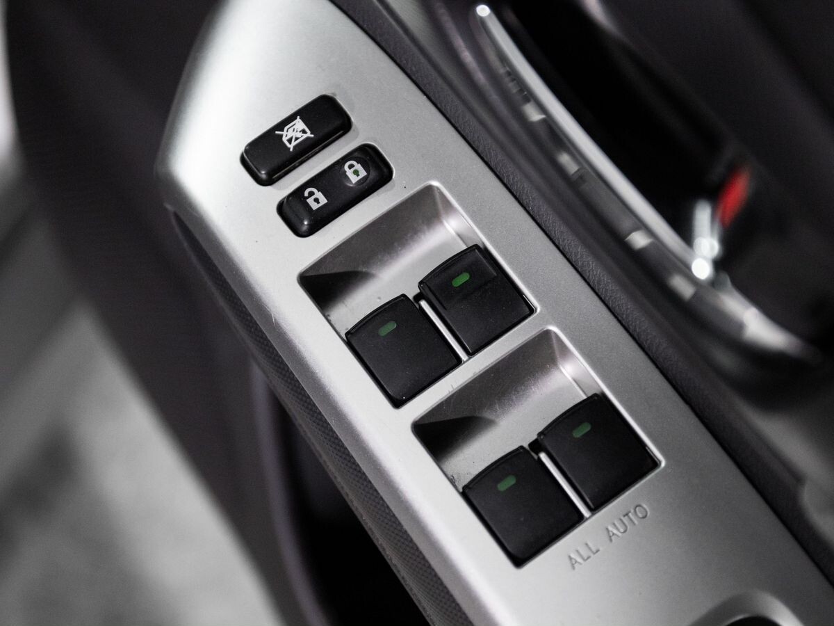 Toyota Wish 2009 - фото автомобиля