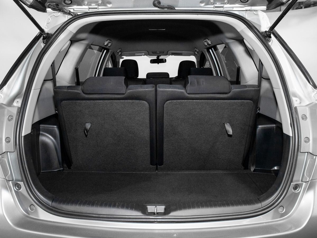 Toyota Wish 2009 - фото автомобиля