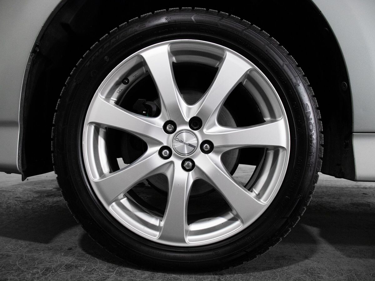 Toyota Wish 2009 - фото автомобиля