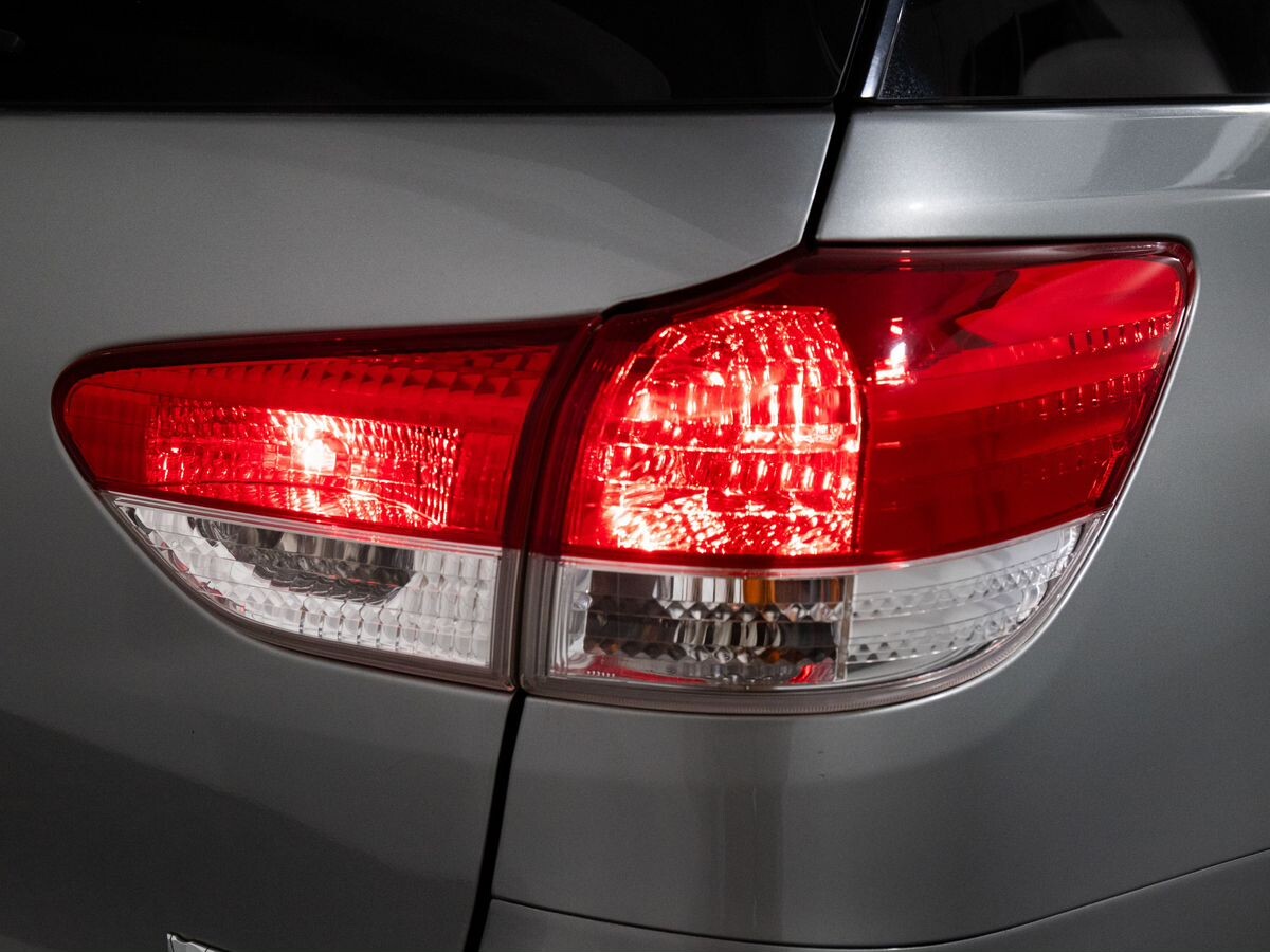 Toyota Wish 2009 - фото автомобиля