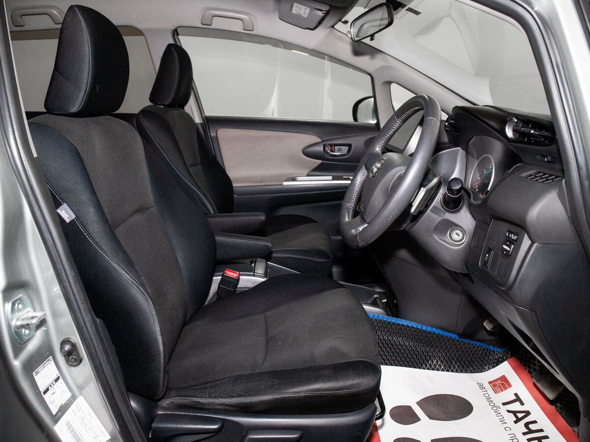 Toyota Wish 2009 - фото автомобиля