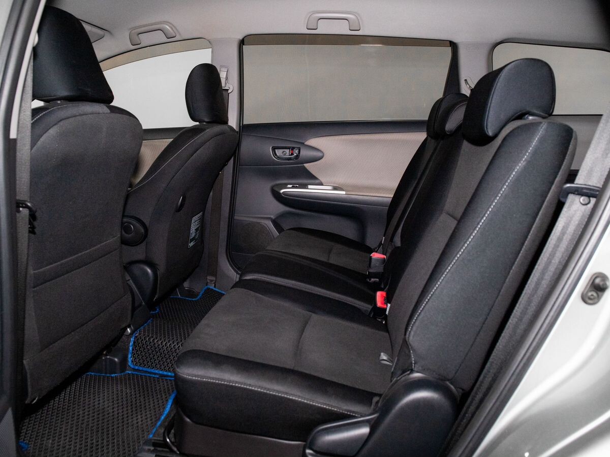Toyota Wish 2009 - фото автомобиля