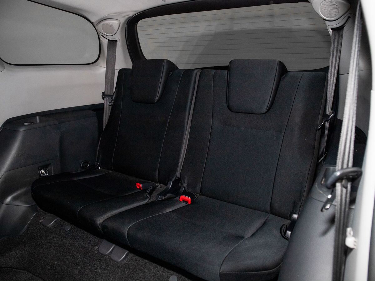 Toyota Wish 2009 - фото автомобиля