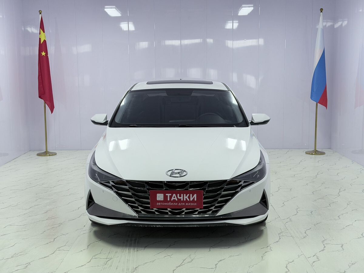 Hyundai Elantra 2023 - фото автомобиля
