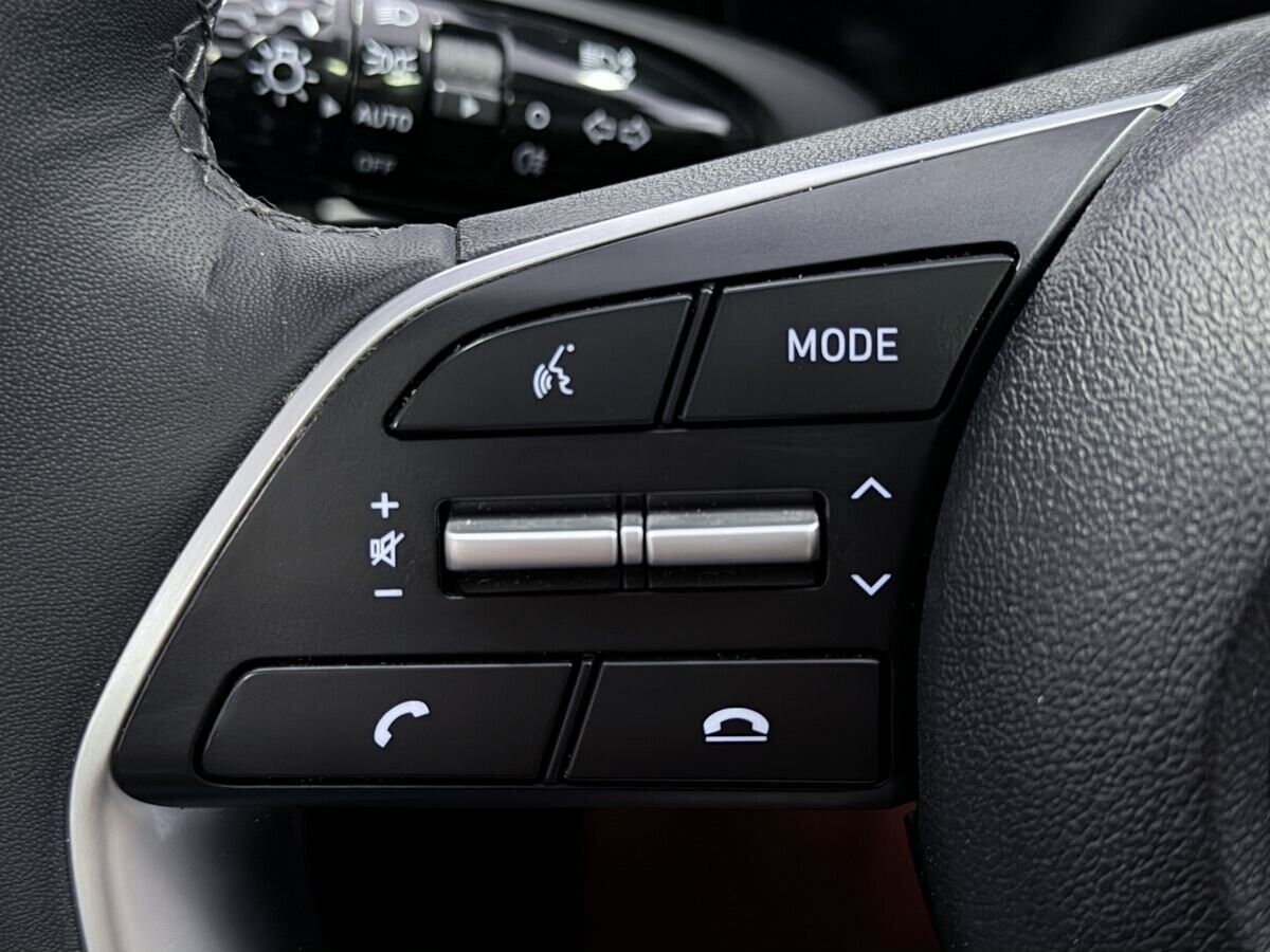 Hyundai Elantra 2023 - фото автомобиля