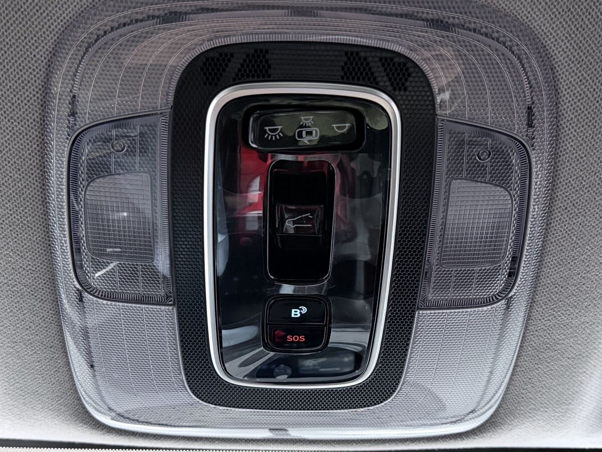 Hyundai Elantra 2023 - фото автомобиля