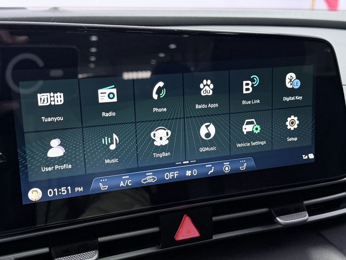 Hyundai Elantra 2023 - фото автомобиля