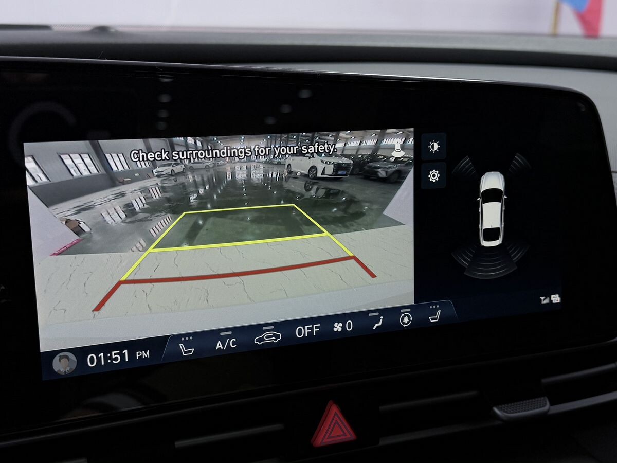 Hyundai Elantra 2023 - фото автомобиля