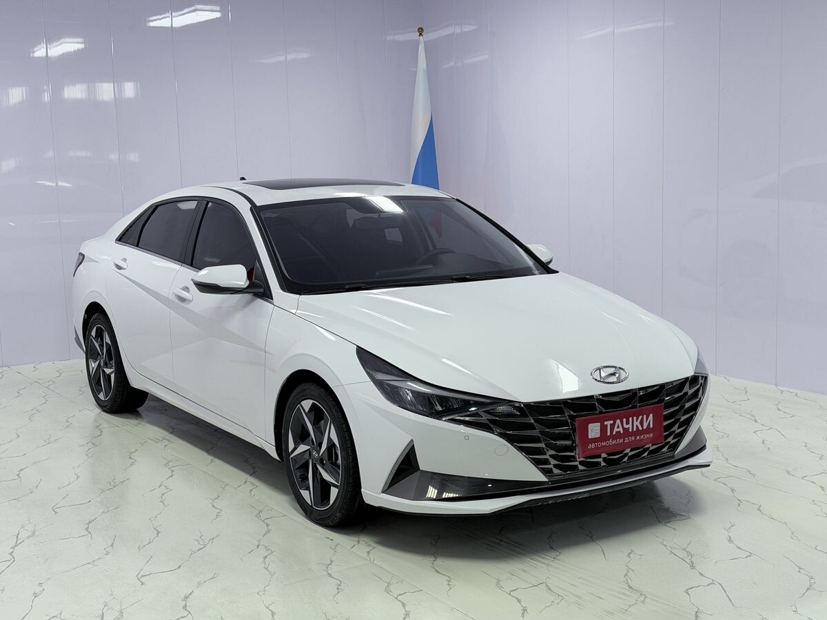 Hyundai Elantra 2023 - фото автомобиля