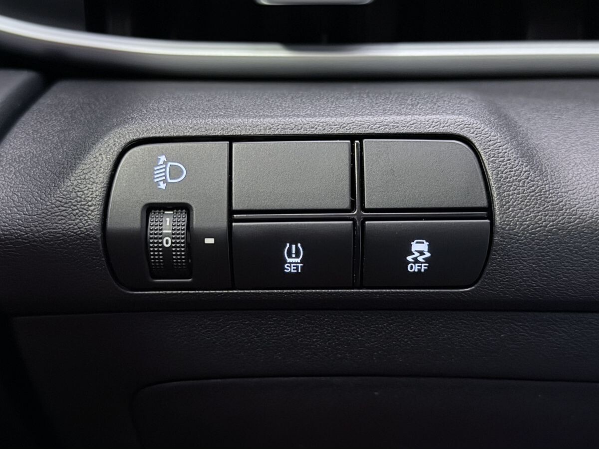 Hyundai Elantra 2023 - фото автомобиля