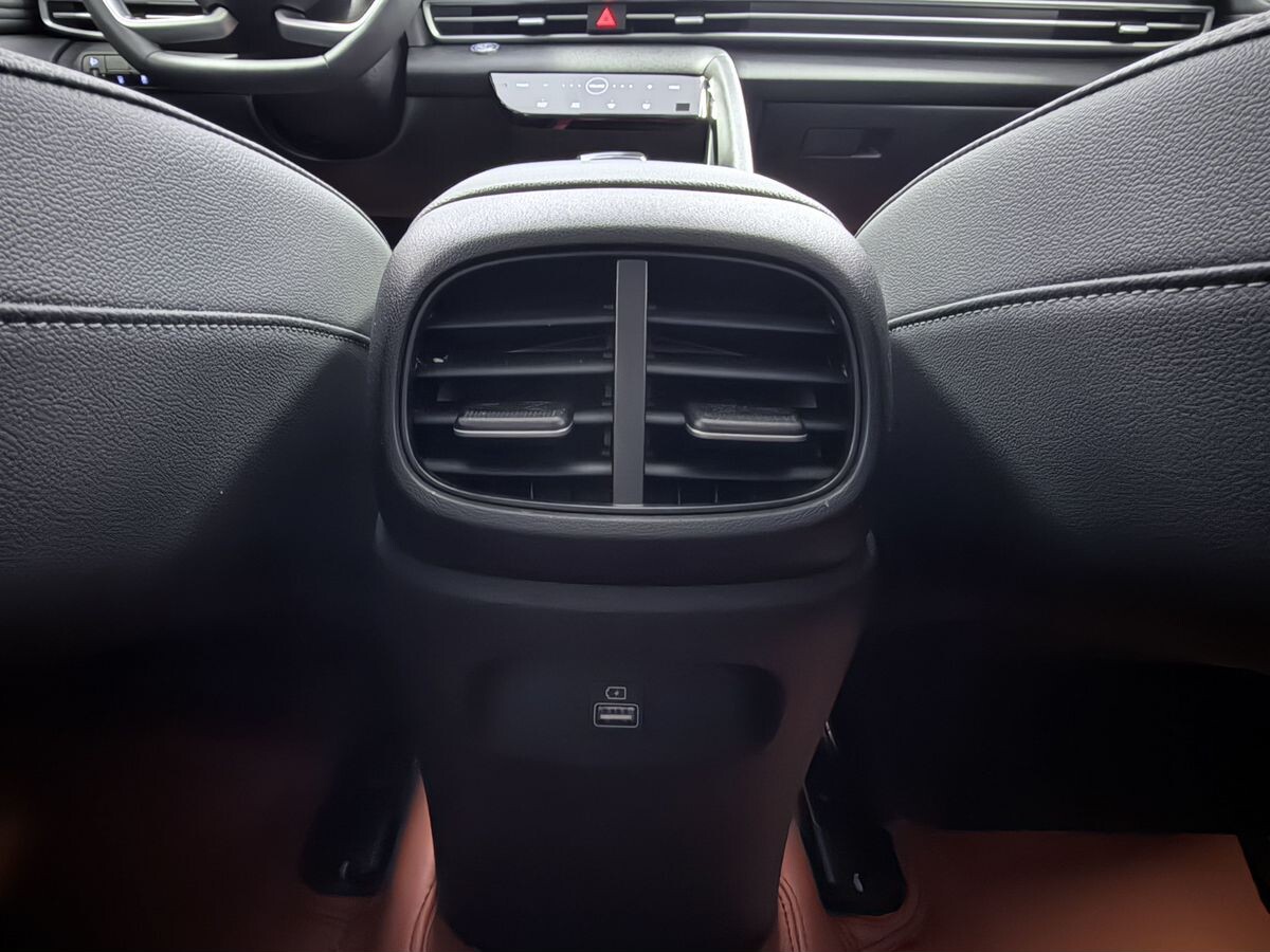 Hyundai Elantra 2023 - фото автомобиля