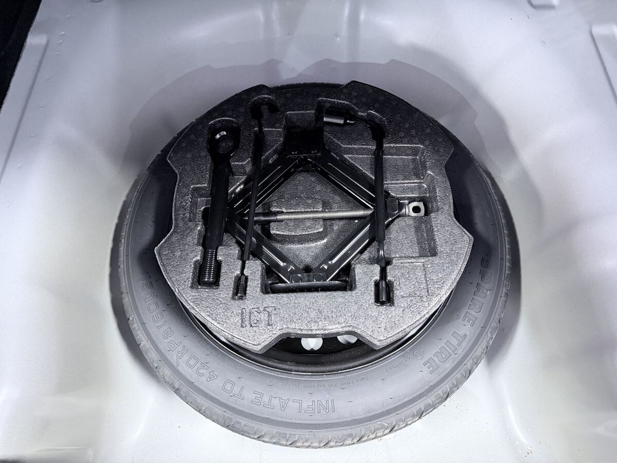 Hyundai Elantra 2023 - фото автомобиля