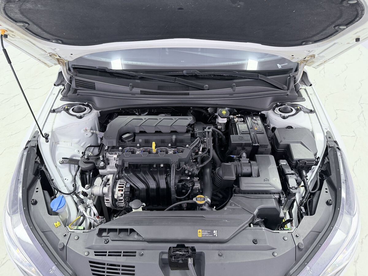 Hyundai Elantra 2023 - фото автомобиля