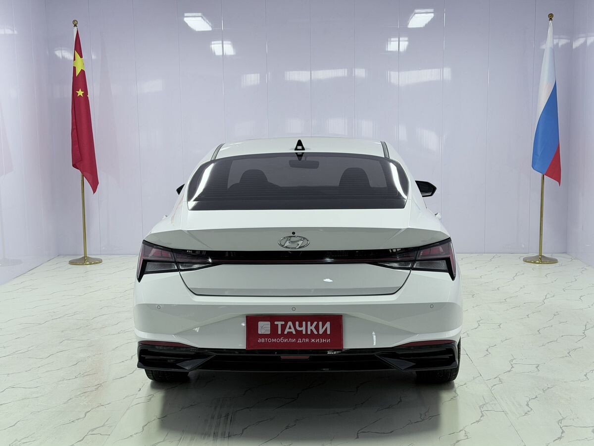 Hyundai Elantra 2023 - фото автомобиля