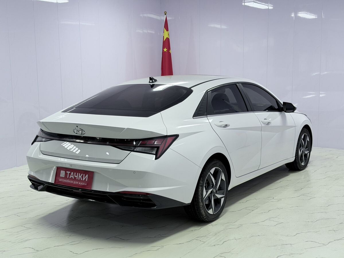 Hyundai Elantra 2023 - фото автомобиля