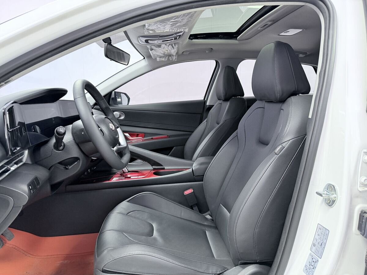 Hyundai Elantra 2023 - фото автомобиля