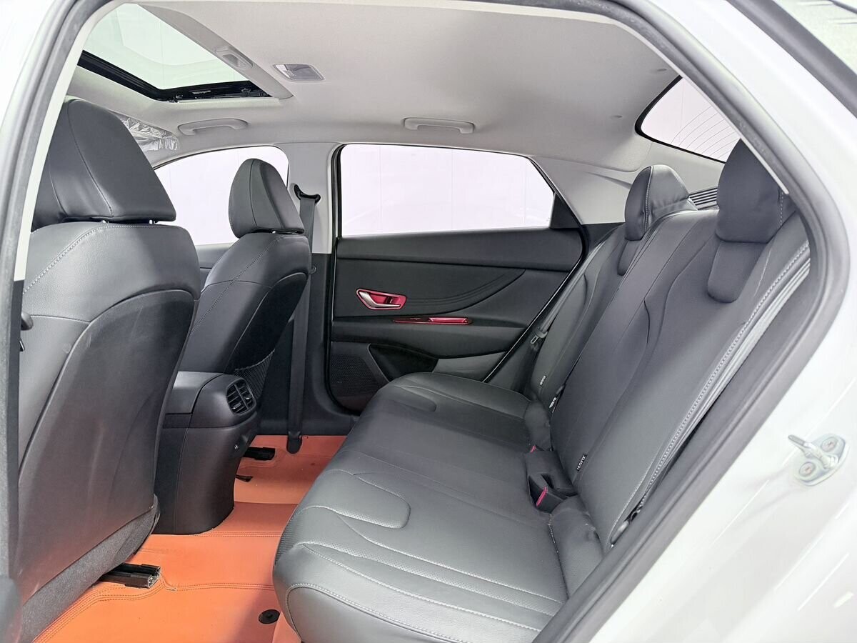 Hyundai Elantra 2023 - фото автомобиля