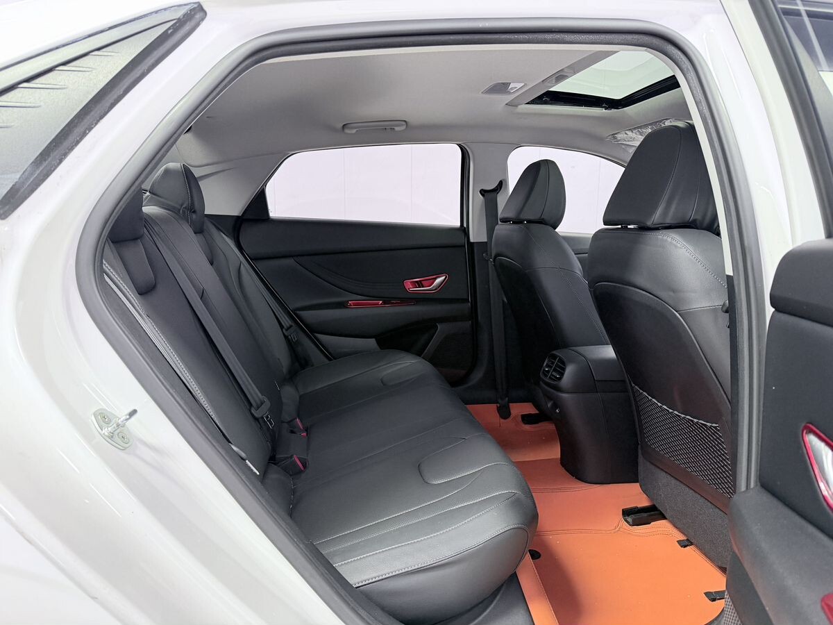 Hyundai Elantra 2023 - фото автомобиля