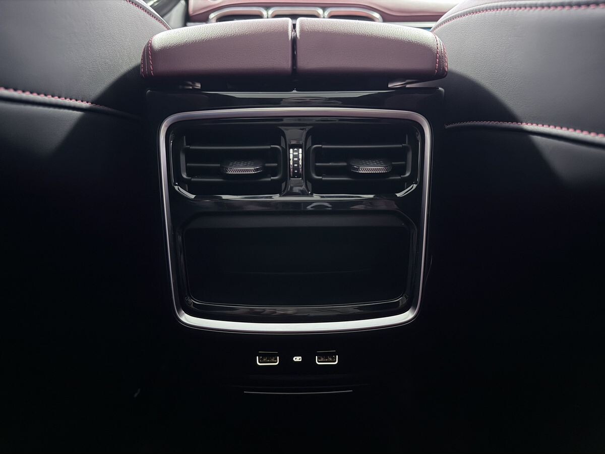 Jetour X70 Plus 2022 - фото автомобиля