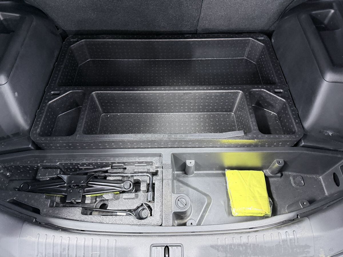 Jetour X70 Plus 2022 - фото автомобиля