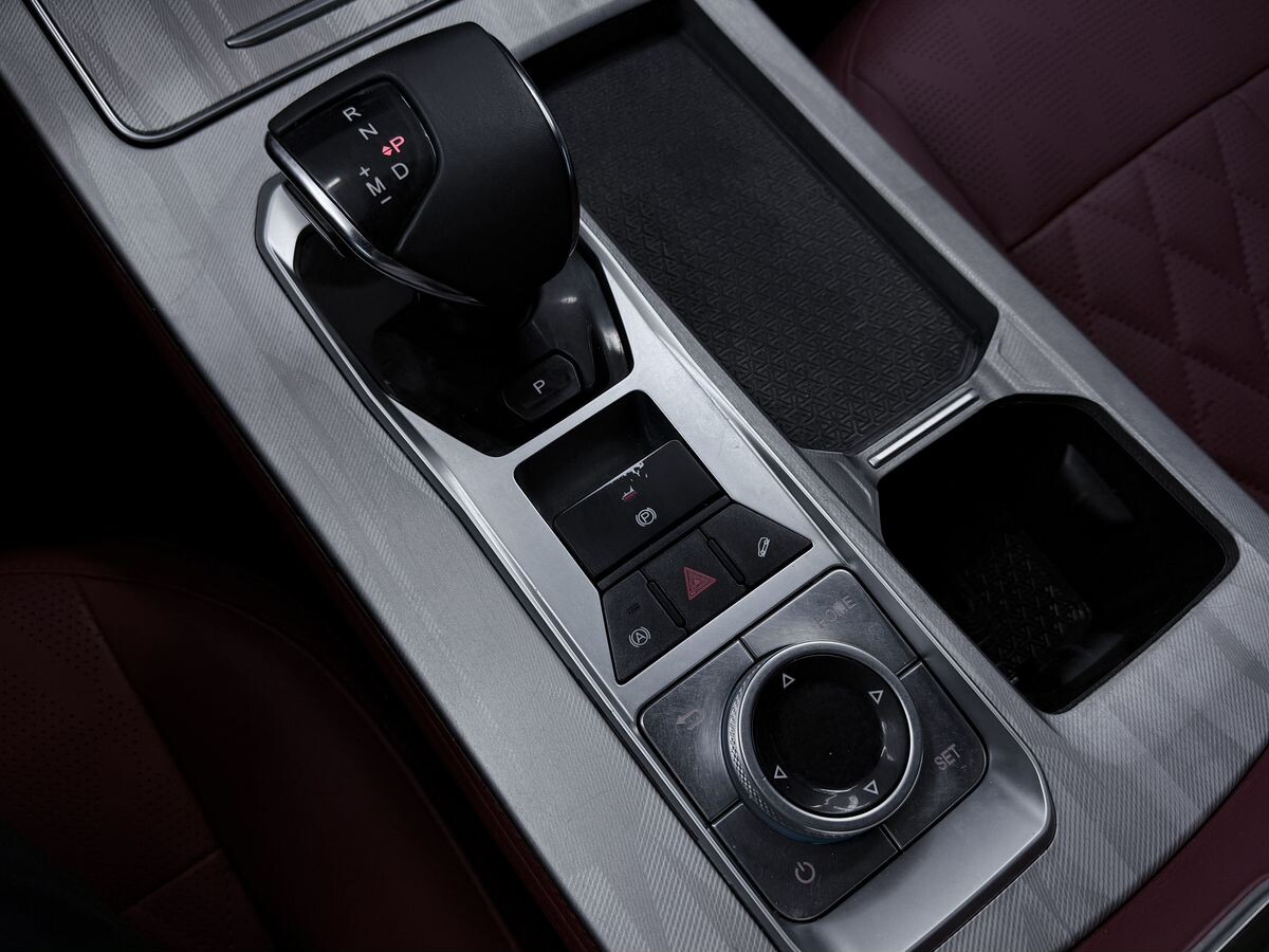 Jetour X70 Plus 2023 - фото автомобиля