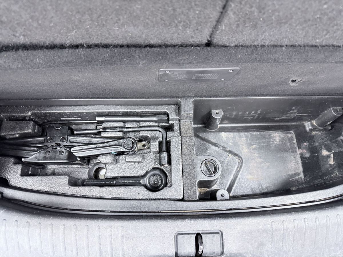 Jetour X70 Plus 2023 - фото автомобиля