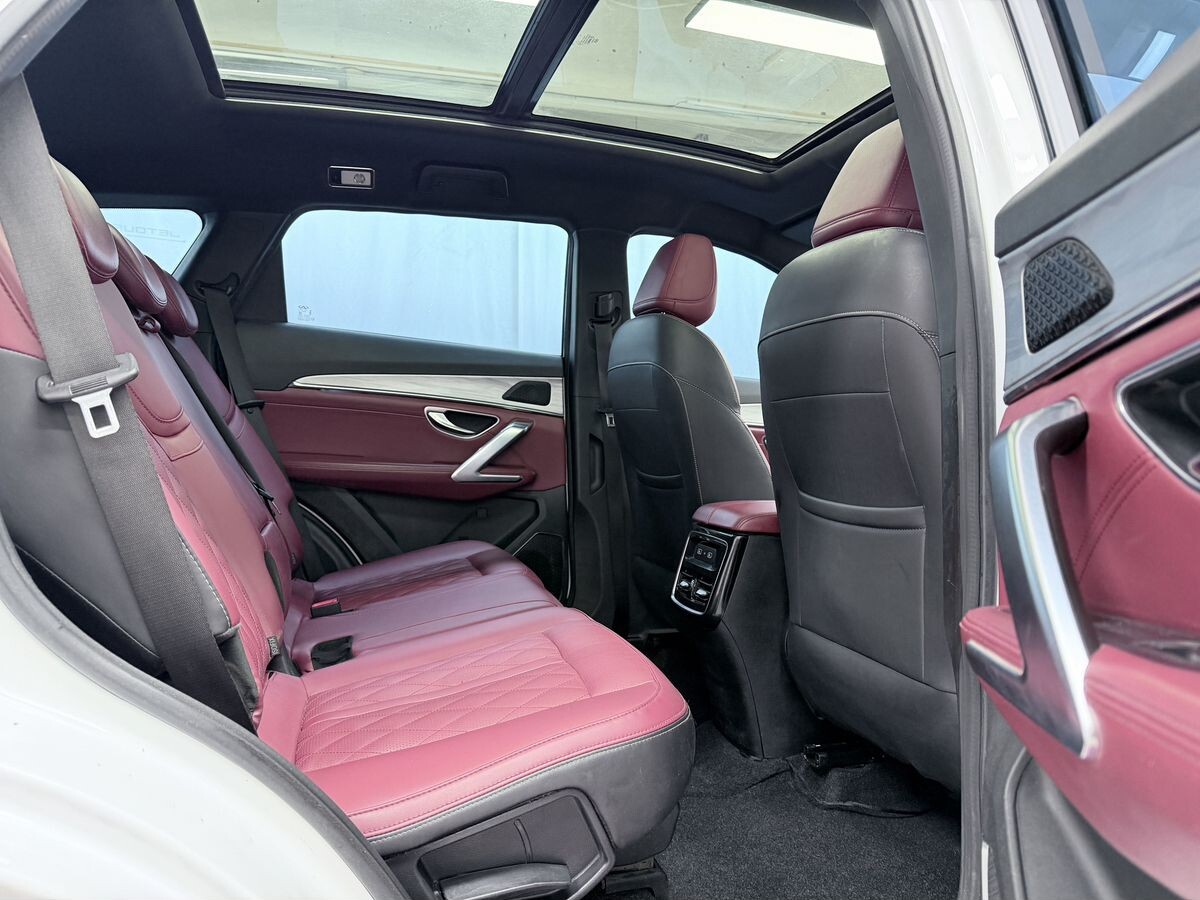 Jetour X70 Plus 2023 - фото автомобиля