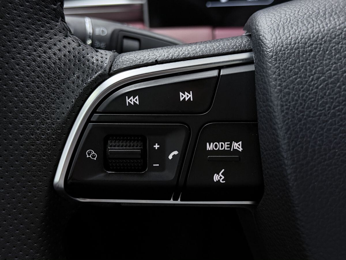 Jetour X70 Plus 2022 - фото автомобиля