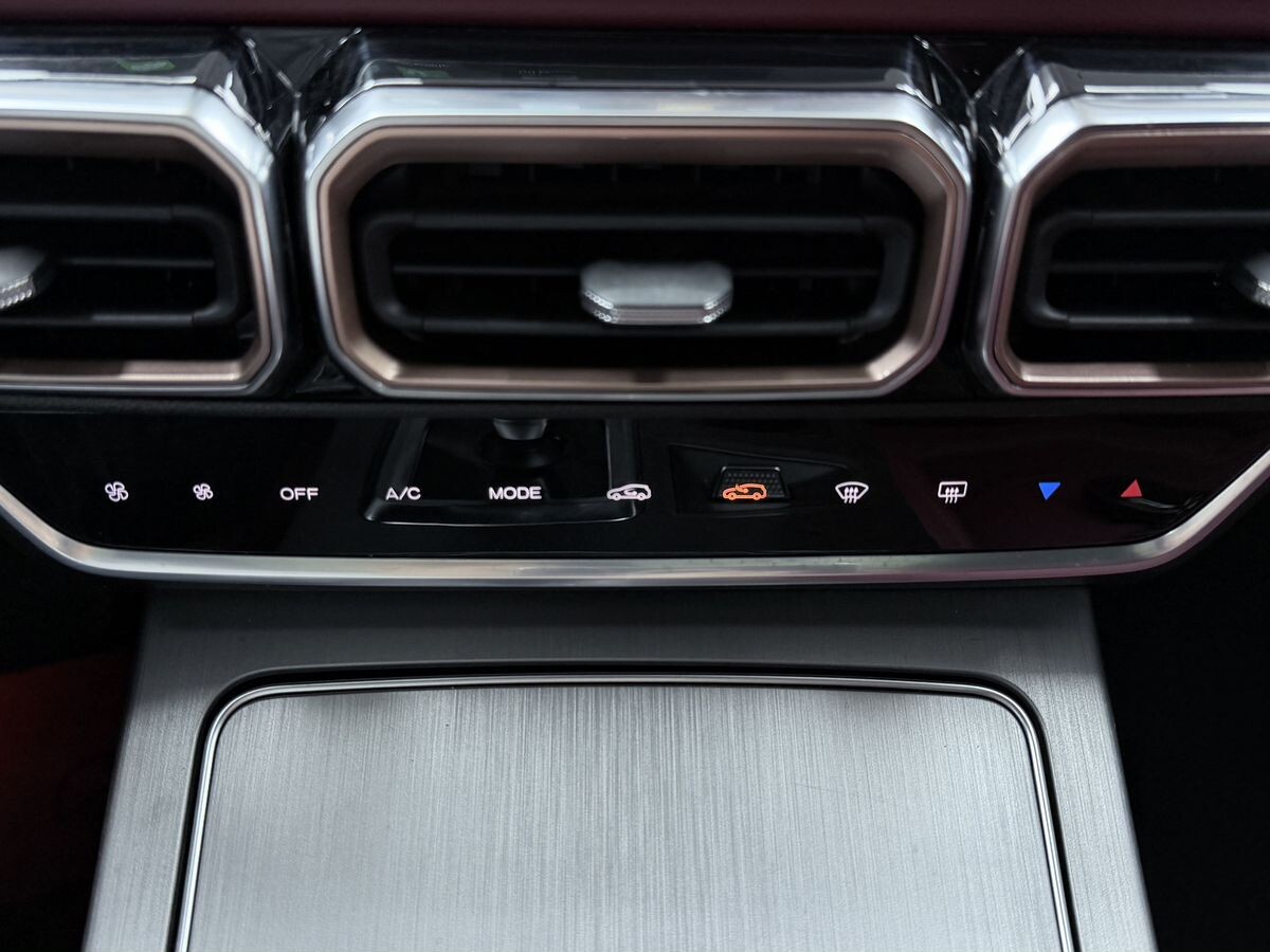 Jetour X70 Plus 2022 - фото автомобиля