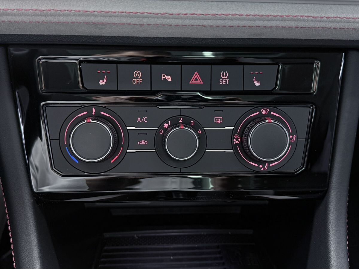 Jetta VS7 2023 - фото автомобиля