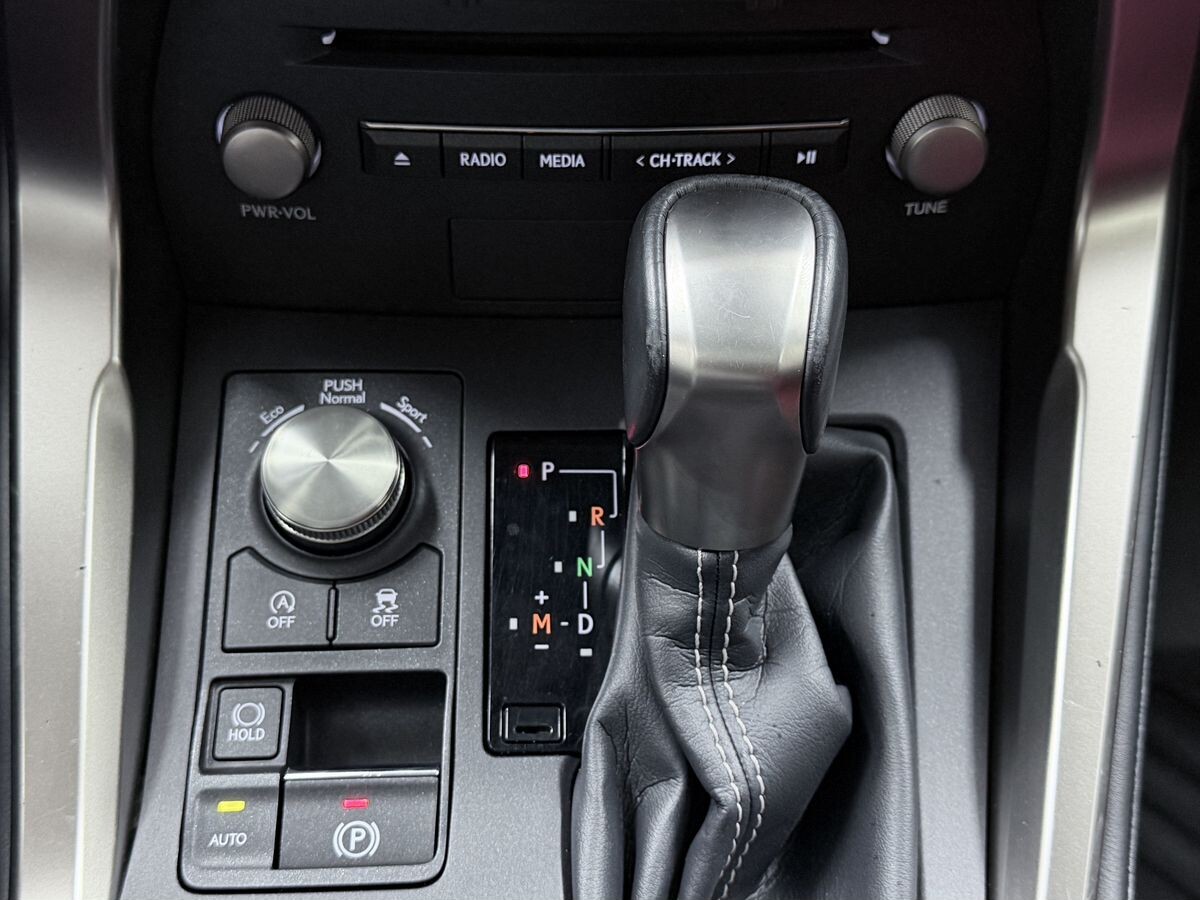 Lexus NX200 2021 - фото автомобиля