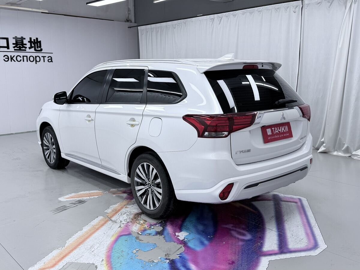 Mitsubishi Outlander 2021 - фото автомобиля