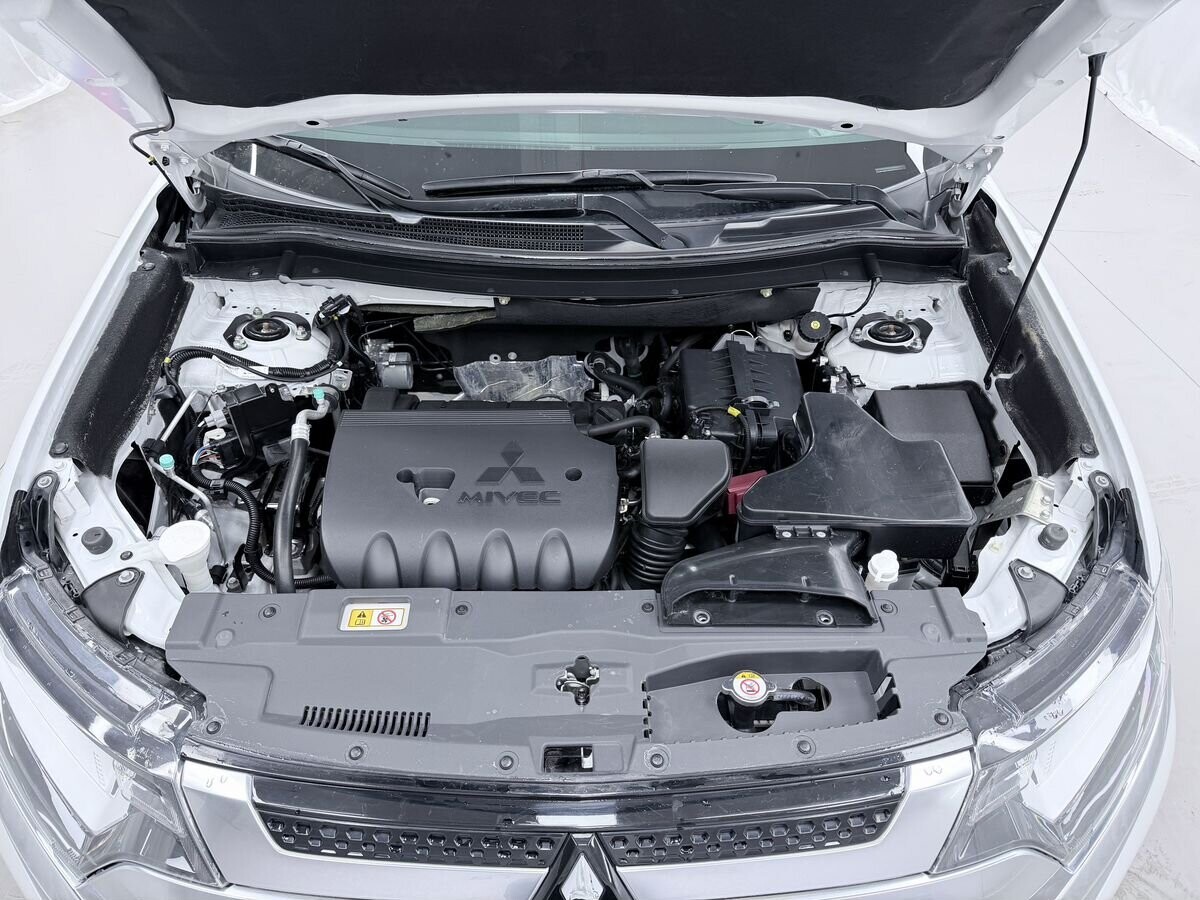 Mitsubishi Outlander 2021 - фото автомобиля