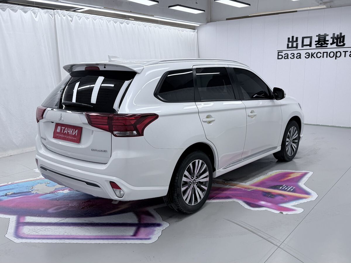 Mitsubishi Outlander 2021 - фото автомобиля