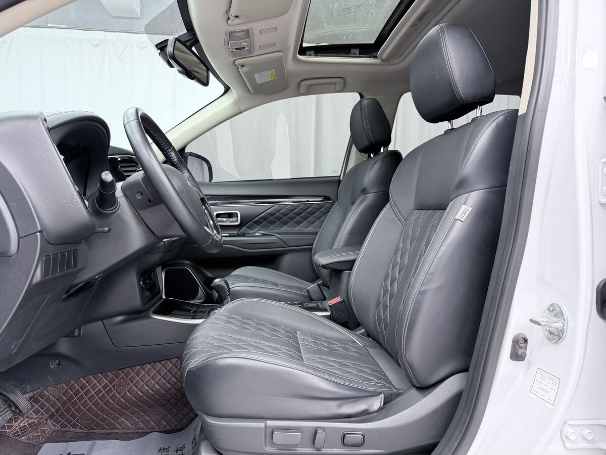 Mitsubishi Outlander 2021 - фото автомобиля