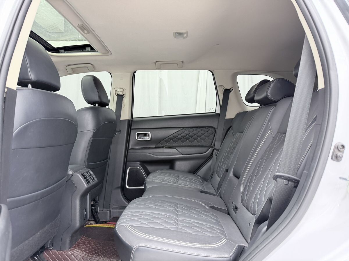 Mitsubishi Outlander 2021 - фото автомобиля